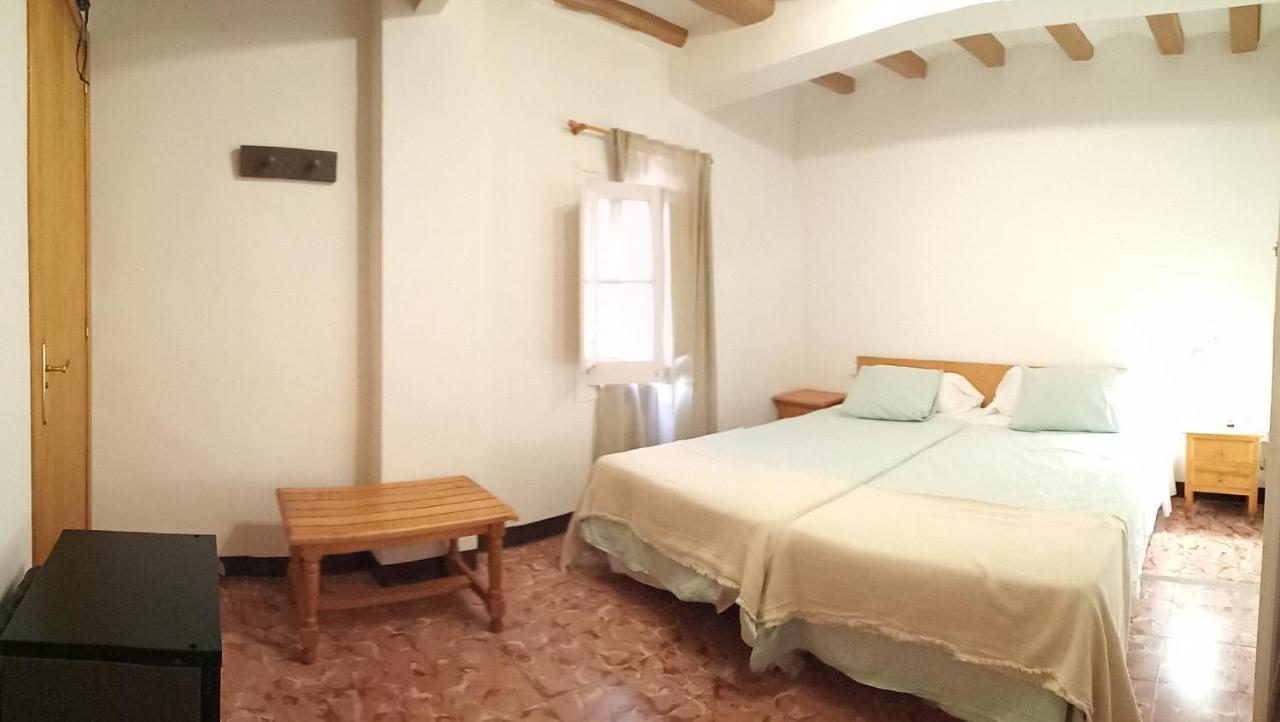 לה פובלה דה לילט Hostal Fonda Cerdanya מראה חיצוני תמונה